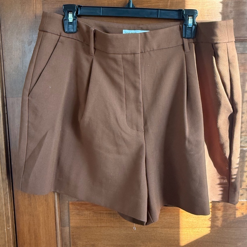 Women’s Nine West Pleated High Waisted Trouser Shorts - Picture 2 of 5